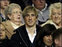 Fernando Torres Anfield
А справа где-то его подружка сидит...ррррр.....