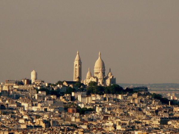 Вид на Монмартр с Эйфелевой башни