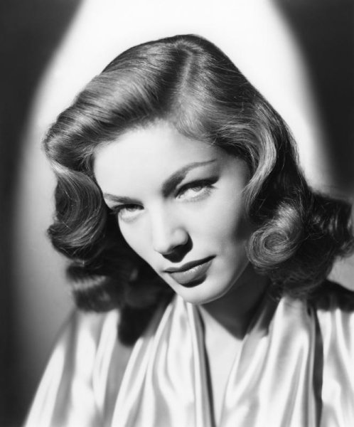 Lauren Bacall - очень красивая женщина