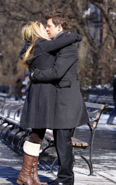 Eric Mabius & Sarah Lafleur  - Kissing Ugly Betty