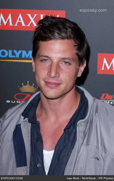 simon rex 2003 maxim hot 100 party arrivals 1j3lmA