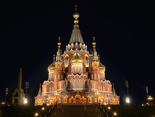 Свято-Михайловский собор ночью