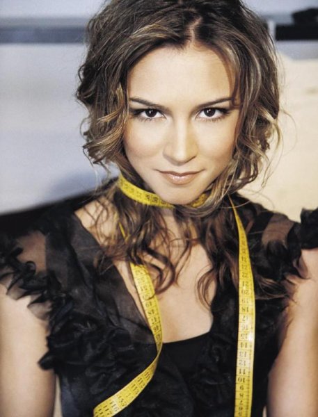 Самаир Армстронг (Samaire Armstrong)