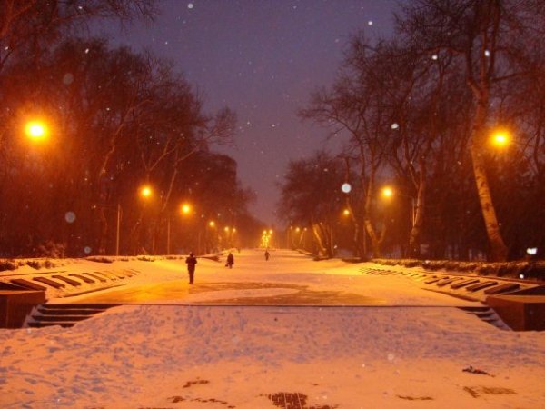 Парк Шевченко, аллея к стелле неизвесного матроса.