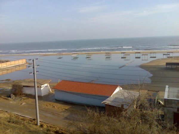 Песка не видно под водой