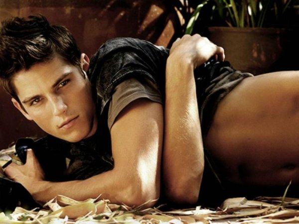 kinopoisk.ru Sean Faris 415163  w  1024