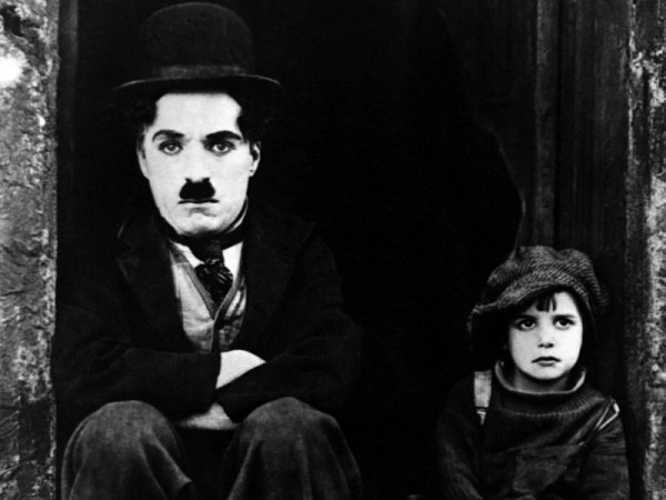 Charles Chaplin такой человек был, есть и вряд ли когда-нибудь еще будет..