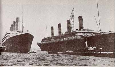 "Олимпик" и "Титаник" (справа) в Белфасте.
Это единственная фотография двух судов вместе.