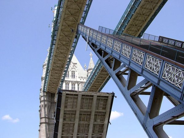 Tower.bridge.7.basculecloseup.london.