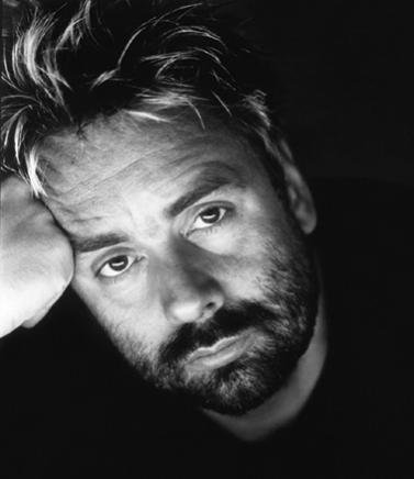 Люк Бессон (фр.; родился 18 марта 1959 года в Париже) — французский кинорежиссёр, сценарист и продюсер.

(подземка,Голубая бездна,Ее звали Никита,Леон,Жанна Дарк,5 элемент,Артур и минипуты)