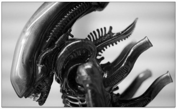 Revoltech alien figurine