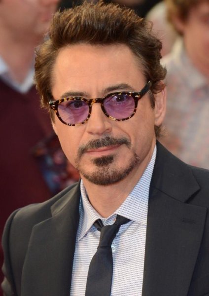 robert downey jr uk premiere the avengers 01