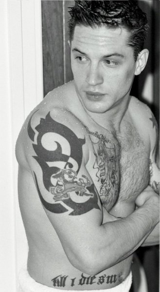 Tom s tattoos tom hardy 31721222 438 800