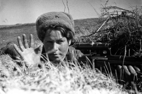 Девушка снайпер 1 го Прибалтийского фронта, 1944 год