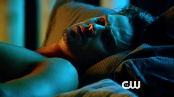 Jay Ryan in Beauty and the Beast Episode 1.05
