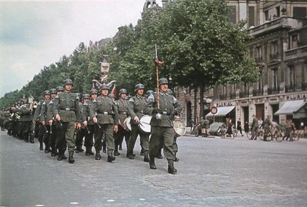 марш нацистов в Париже 1940 г.