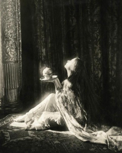 Roshanara (Olive Craddock) in Sinbad at the Winter Garden Theatre,1918. Photo by Count Jean de Strelecki