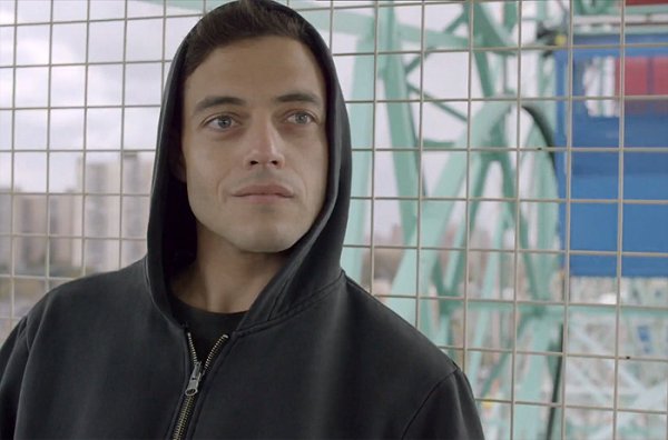 Подробнее о "Эллиот Алдерсон (сериал "Mr. Robot")

Страдающий хакер-наркоман с раздвоением личности, провалами в памяти и галлюцинациями, а также несчастная жертва инцеста (с)."